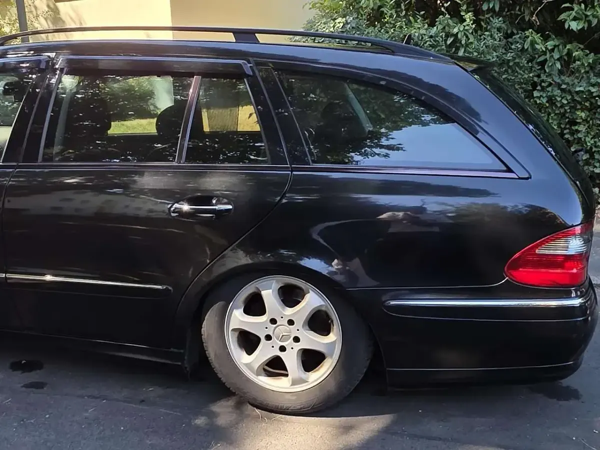 Gebraucht Mercedes E220 Classic 170 PS (125 kW) 2006 Schwarz Kombi