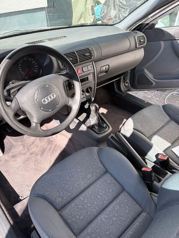 Usata Audi A3 Ambition 101 CV (74 kW) 2000 Argento Utilitaria