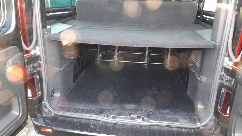 Gebraucht Opel Vivaro 125 PS (91 kW) 2018 Mitternacht schwarz (mi2) Van / Kleinbus