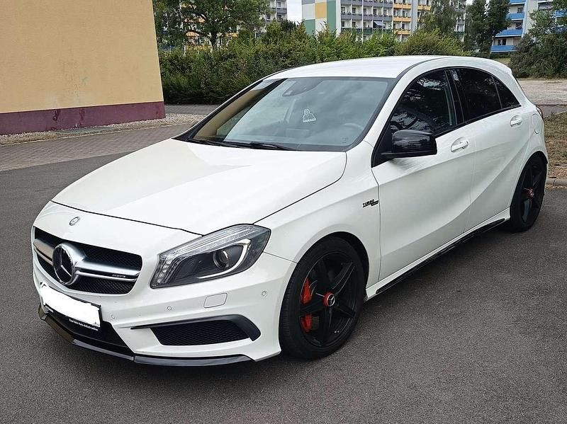 Weiß Gebraucht 2015 Mercedes A45 AMG AMG Limousine | 25.000 € (Fairer Preis) - Bild 1/4