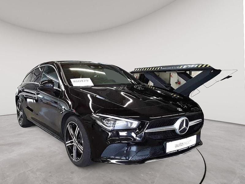 Nachtschwarz Gebraucht 2022 Mercedes CLA220 Shooting Brake Progressive Kombi | 28.990 € (Fairer Preis) - Bild 1/4