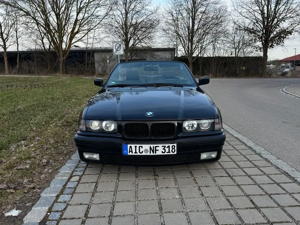 Gebraucht BMW 318 Basis 116 PS (85 kW) 1997 Schwarz Cabrio