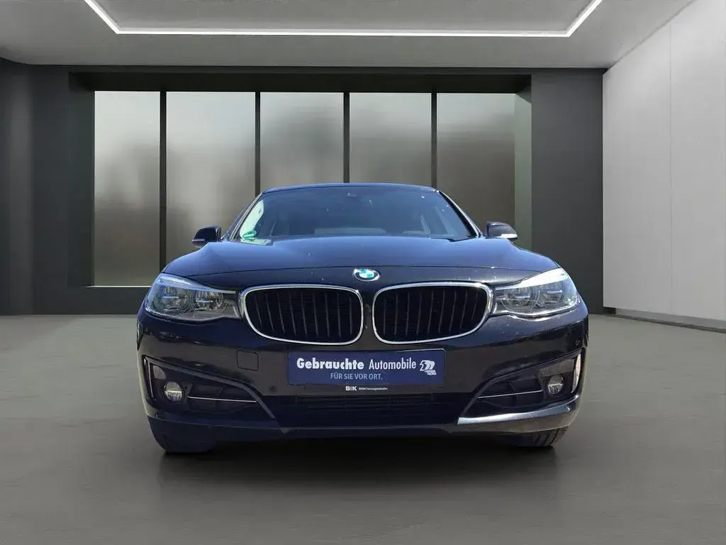 Gebraucht BMW 320 Sport Line 190 PS (139 kW) 2018 Schwarz / saphirschwarz (metallic) Limousine