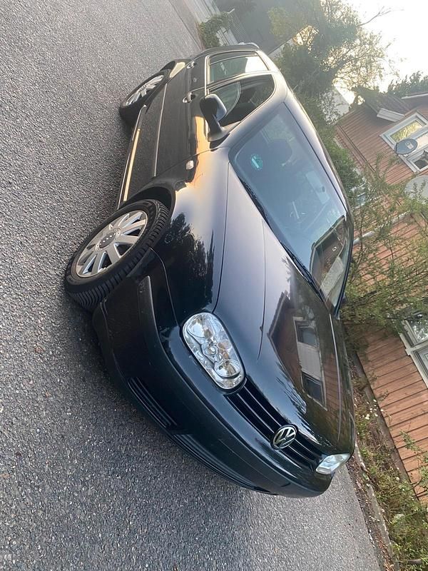 Schwarz Gebraucht 2005 VW Golf IV Kleinwagen | 800 € (Superpreis) - Bild 1/4