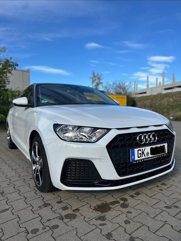 Weiß Gebraucht 2022 Audi A1 Sportback Advanced Kleinwagen | 19.990 € (Superpreis) - Bild 1/4