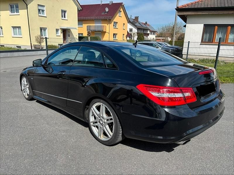 Gebraucht Mercedes E350 AMG 265 PS (194 kW) 2011 Schwarz Coupé