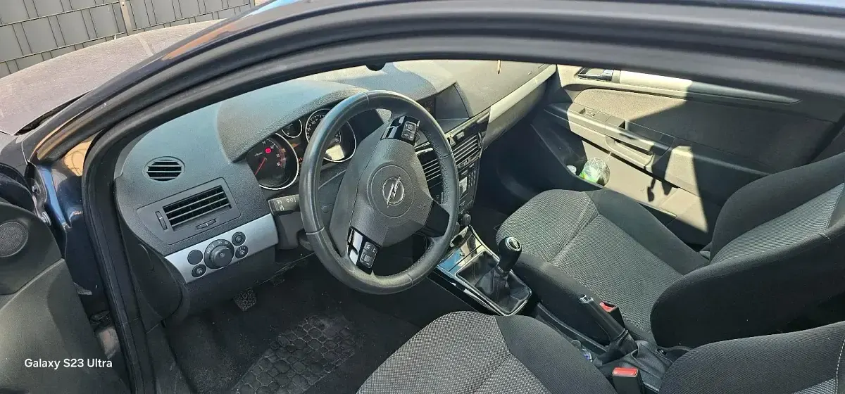 Gebraucht Opel Astra 90 PS (66 kW) 2010 Blau Kombi