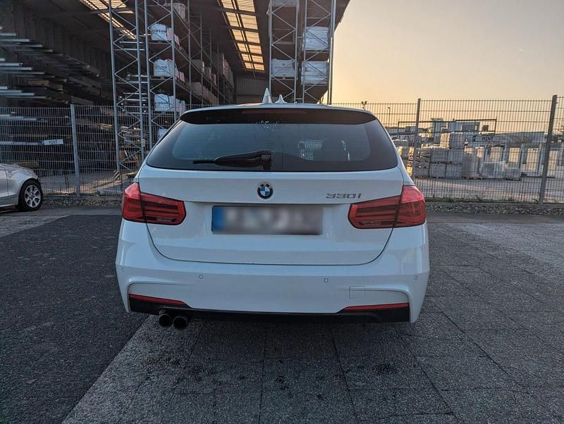 Gebraucht BMW 330 M Sport 252 PS (185 kW) 2017 Weiß Kombi