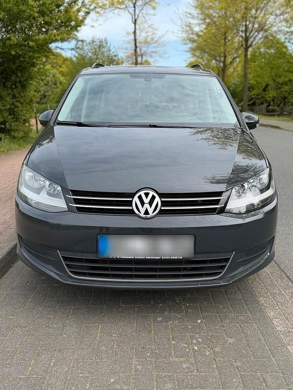 Second-hand VW Sharan 170 CP (125 kW) 2011 Gri Monovolum