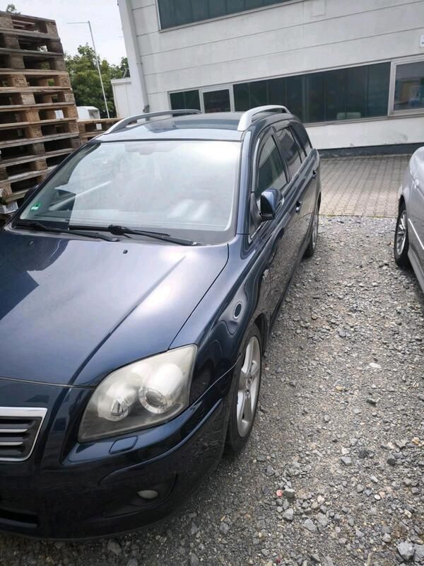 Blau Gebraucht 2006 Toyota Avensis Kombi | 1.100 € (Superpreis) - Bild 1/4