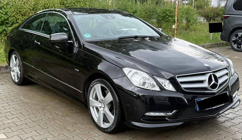 Schwarz Gebraucht 2012 Mercedes E350 Coupé | 13.200 € (Guter Preis) - Bild 1/4