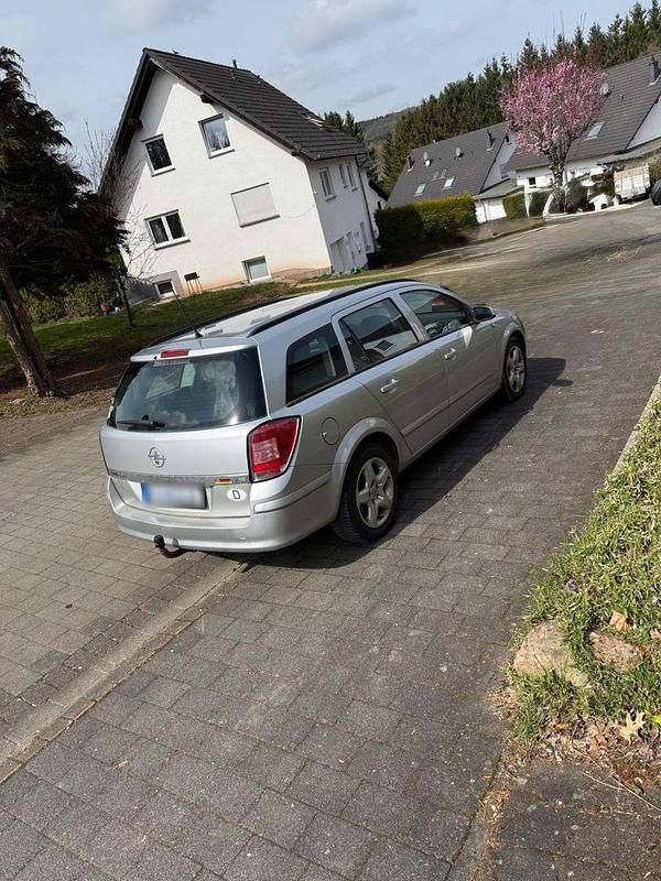 Gebraucht Opel Astra 116 PS (85 kW) 2008 Silber Limousine