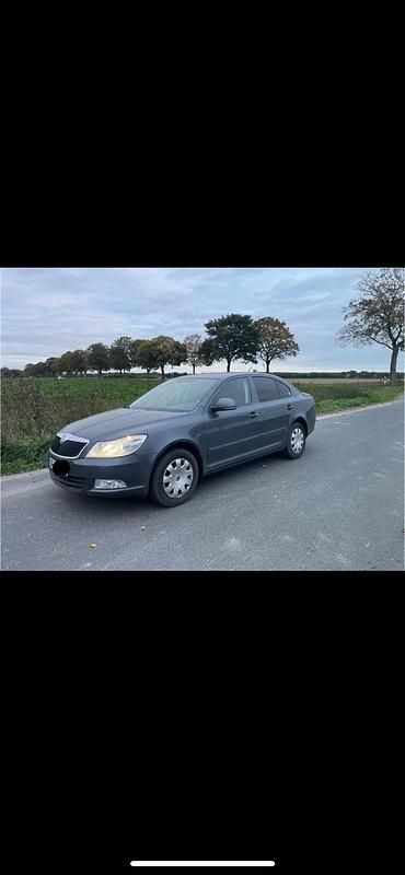 Grau Gebraucht 2009 Skoda Octavia Limousine | 2.880 € - Bild 1/4