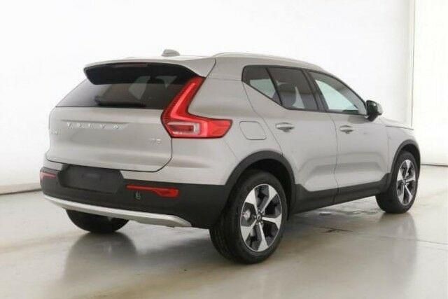 Gebraucht Volvo XC40 Core 163 PS (119 kW) 2024 Silver dawn (silber) SUV