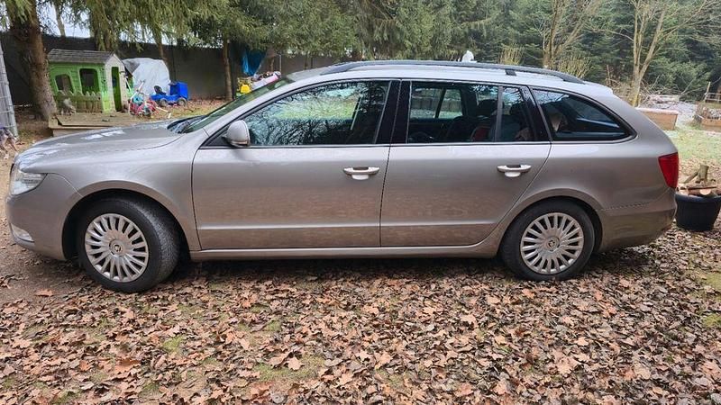 Gebraucht Skoda Superb Comfort 140 PS (102 kW) 2011 Beige Kombi