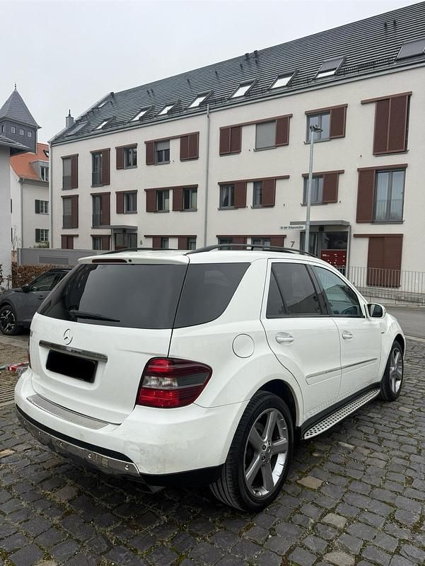 Gebraucht Mercedes ML320 Sport 224 PS (164 kW) 2008 Weiß SUV