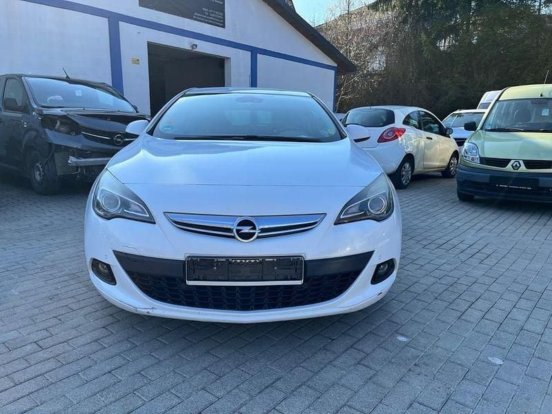 Gebraucht Opel Astra GTC Edition 140 PS (102 kW) 2012 Weiß