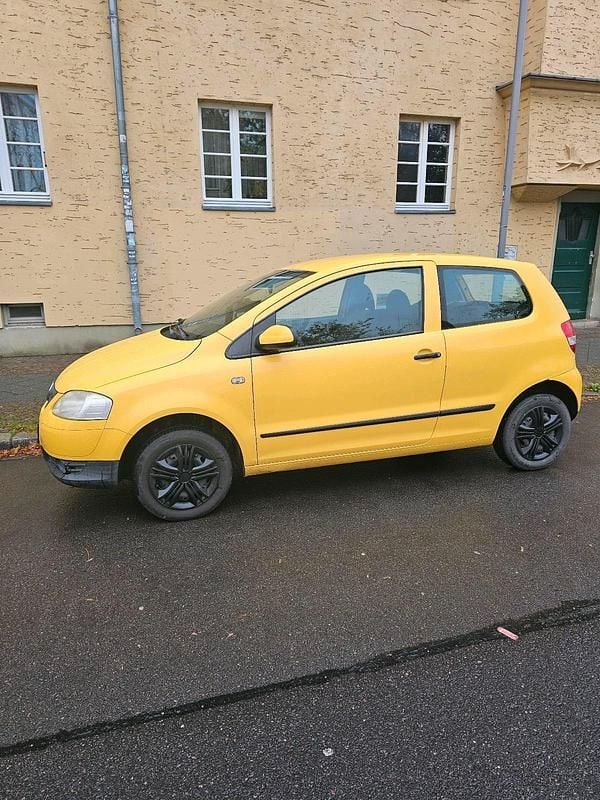 Gelb Gebraucht 2007 VW Fox Kleinwagen | 1.900 € (Fairer Preis) - Bild 1/4