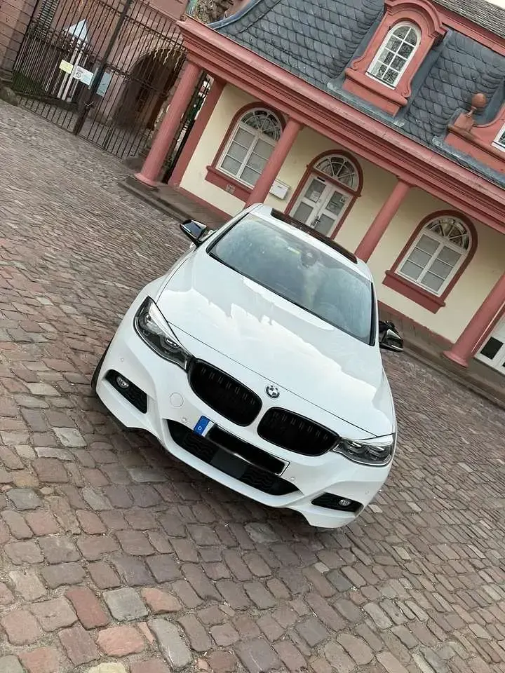 Gebraucht BMW 330 M Sport 258 PS (189 kW) 2017 Weiß Kleinwagen