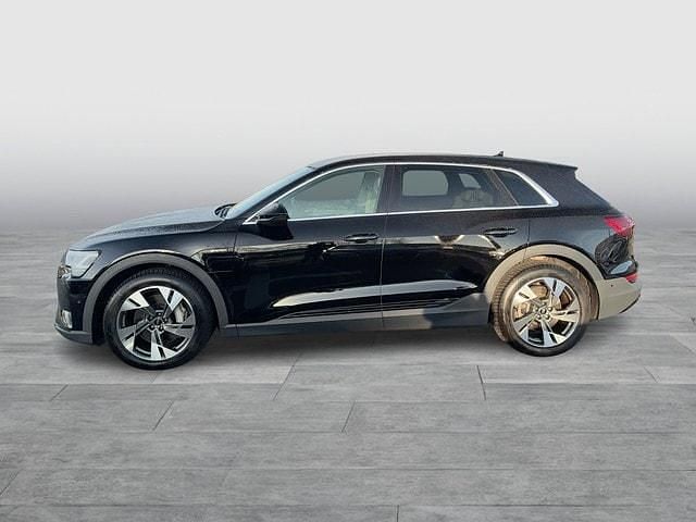 Second-hand Audi e-tron Basis 300 kW (408 CP) 2022 Negru SUV