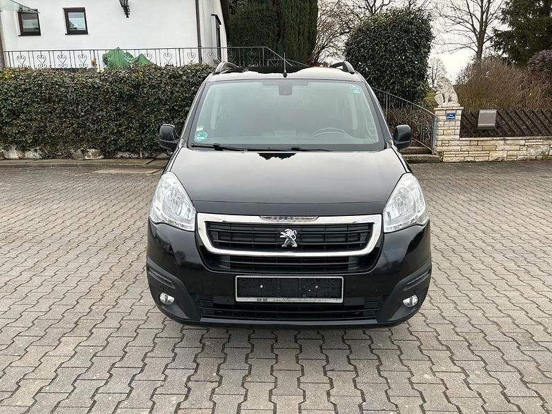 Gebraucht Peugeot Partner Tepee Allure 110 PS (80 kW) 2017 Schwarz Van / Kleinbus