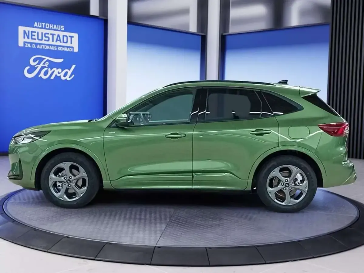 Gebraucht Ford Kuga ST-Line 186 PS (136 kW) 2025 Bursting green metallic SUV