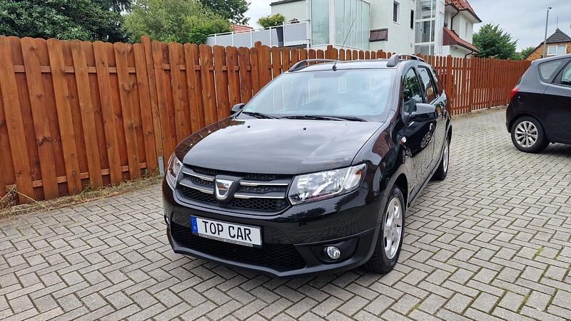 Schwarz Gebraucht 2015 Dacia Logan Lauréate Limousine | 6.000 € - Bild 1/4