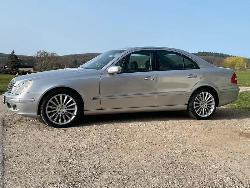 Gebraucht Mercedes E320 224 PS (164 kW) 2002 Silber Limousine