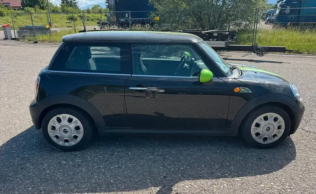 Käytetty Mini ONE 98 HP (72 kW) 2010 Musta Viistoperä