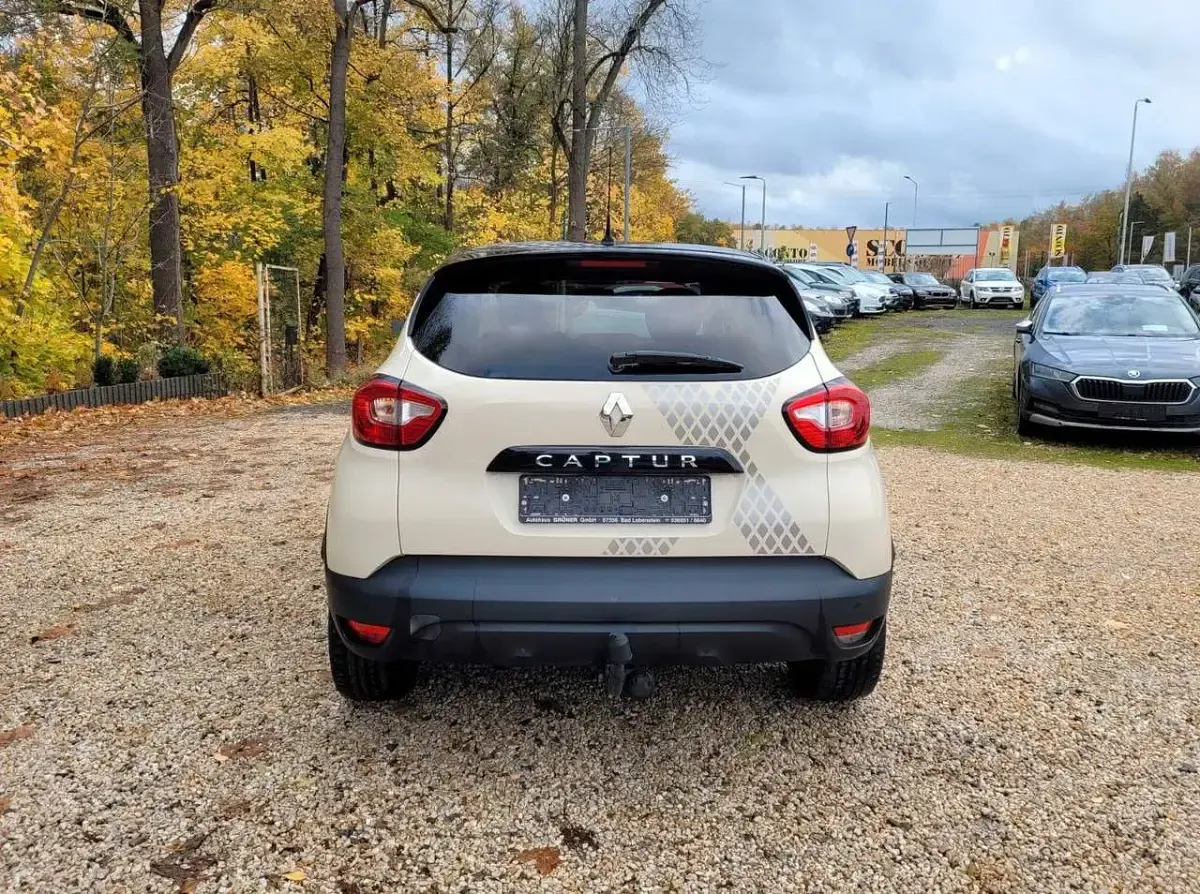 Używany Renault Captur Luxe 120 KM (88 kW) 2015 Biały SUV