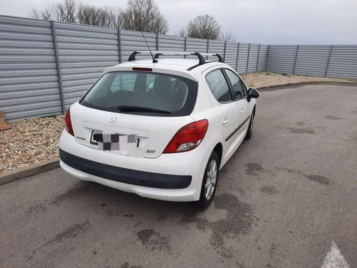 Gebraucht Peugeot 207 90 PS (66 kW) 2010 Limousine