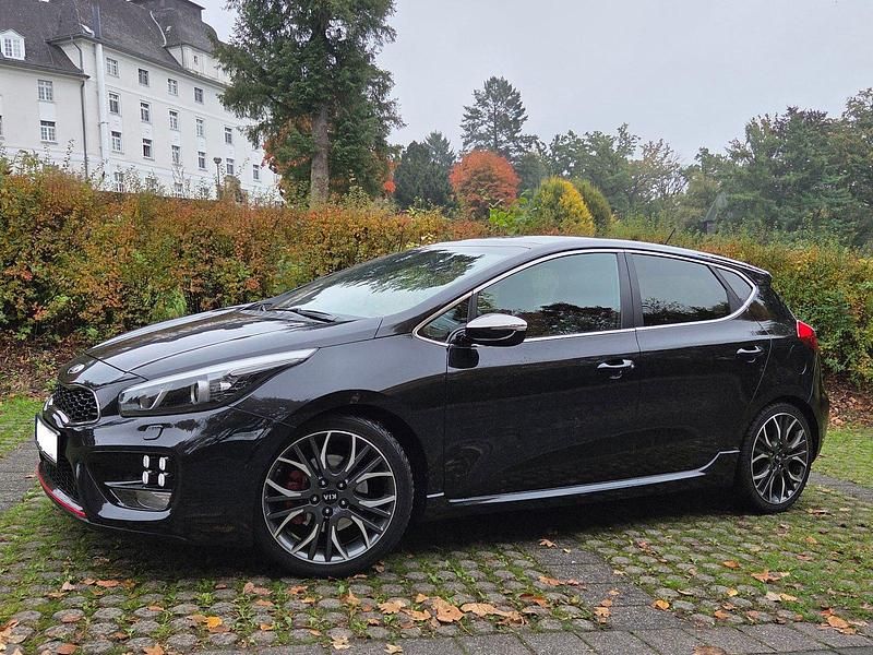 Schwarz Gebraucht 2014 Kia Ceed GT-Track Limousine | 11.111 € (Fairer Preis) - Bild 1/4