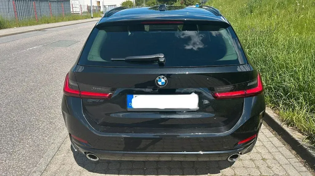 Używany BMW 320 190 KM (139 kW) 2023 Czarny Kombi