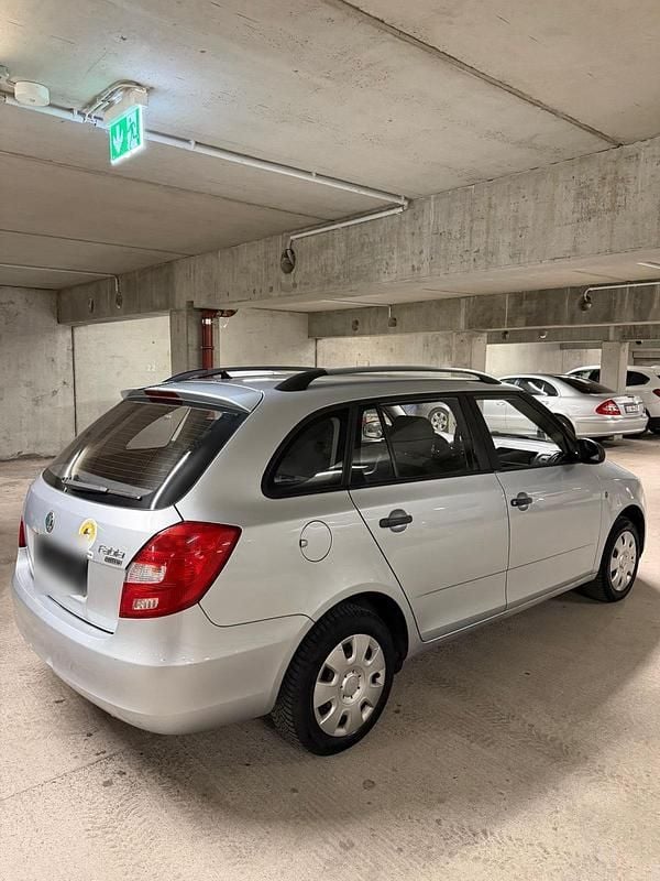 Second-hand Skoda Fabia 60 CP (44 kW) 2009 Argintiu Break