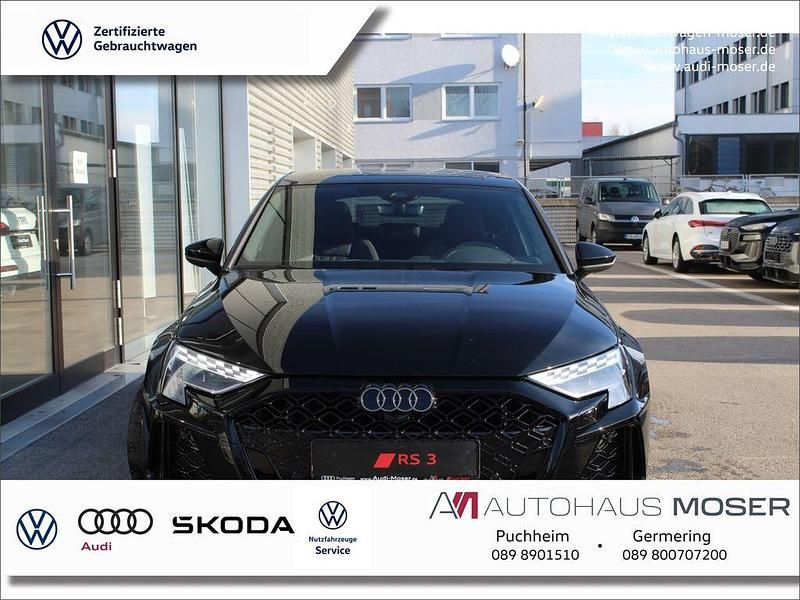 Mythosschwarz metallic Gebraucht 2025 Audi RS3 Sportback Ambiente Kleinwagen | 66.940 € (Superpreis) - Bild 1/4
