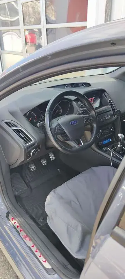 Używany Ford Focus ST 250 KM (183 kW) 2017 Szary Hatchback