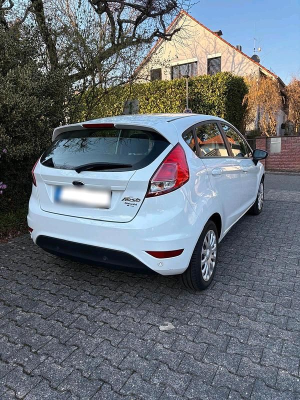 Gebraucht Ford Fiesta Trend 80 PS (58 kW) 2015 Weiß Kombi