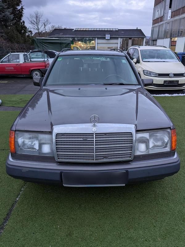 Gebraucht Mercedes 300 81 PS (59 kW) 1992 Beige Kombi