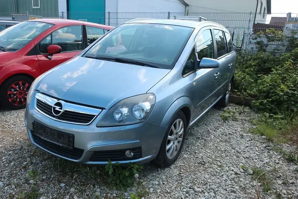 Gebraucht Opel Zafira Edition 140 PS (102 kW) 2007 Silber Van / Kleinbus