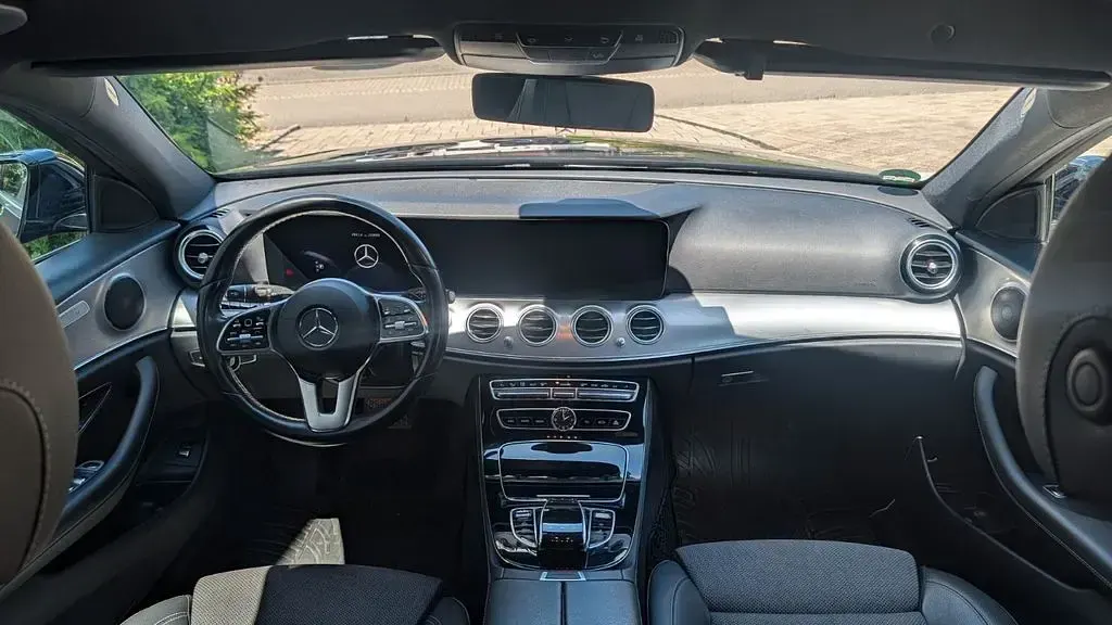 Gebraucht Mercedes E220 194 PS (142 kW) 2019 Blau Limousine