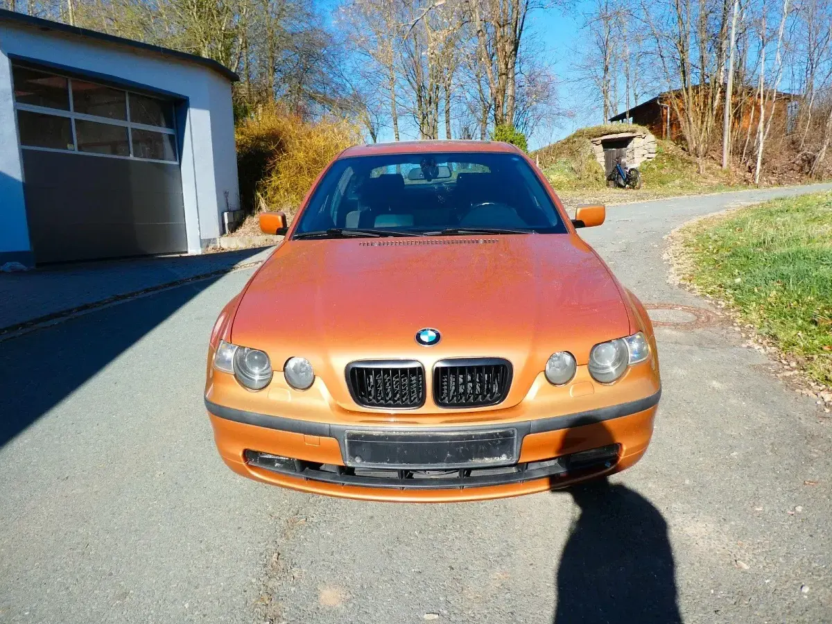 Używany BMW 325 192 KM (141 kW) 2001 Pomarańczowy Sedan/Limuzyna