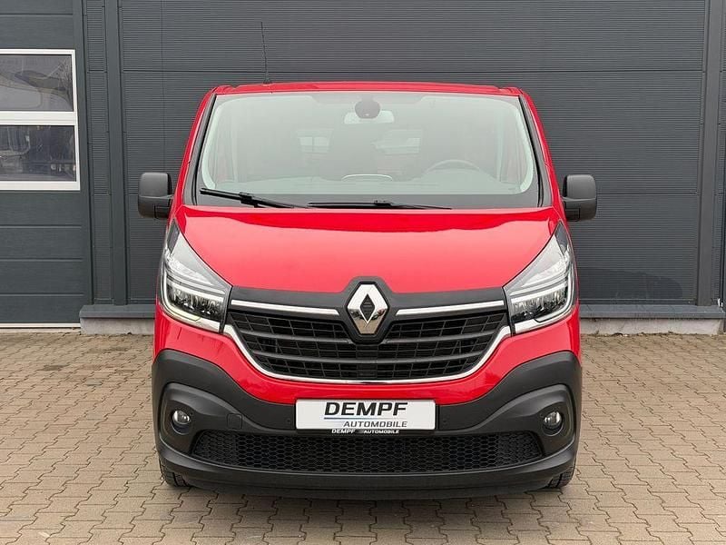 Gebraucht Renault Trafic Komfort 170 PS (125 kW) 2019 Rot Van / Kleinbus