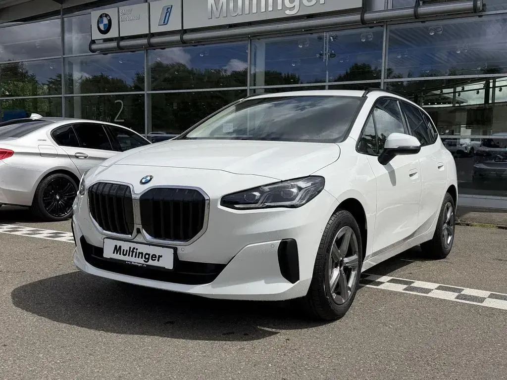 Gebraucht BMW 220 156 PS (114 kW) 2025 Weiß Van / Kleinbus