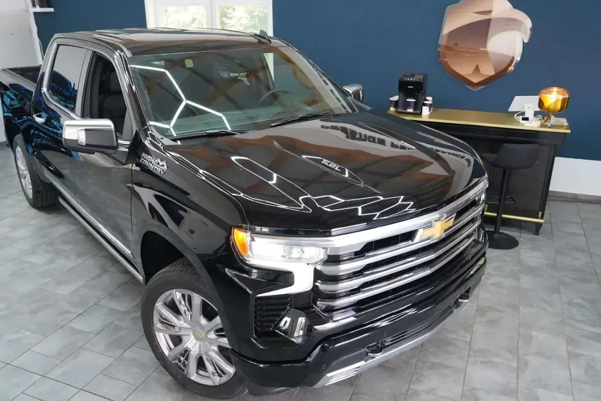 Nowe Chevrolet Silverado 426 KM (313 kW) 2026 Czarny SUV