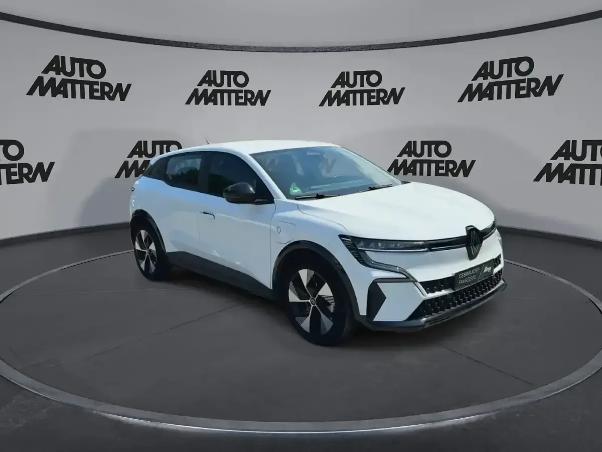 Gebraucht Renault Megane E-Tech Equilibre 70 kW (96 PS) 2023 Weiß Limousine