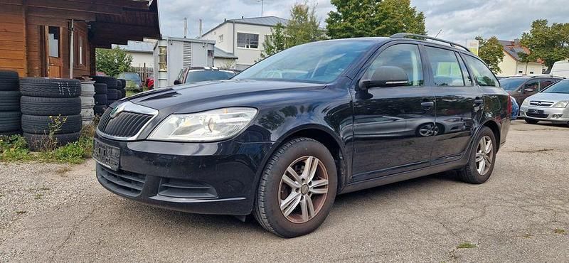 Schwarz Gebraucht 2011 Skoda Octavia Kombi | 3.899 € (Fairer Preis) - Bild 1/4