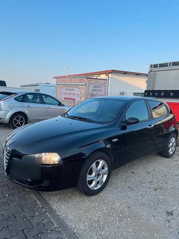 Gebraucht Alfa Romeo 147 105 PS (77 kW) 2010 Schwarz Kleinwagen