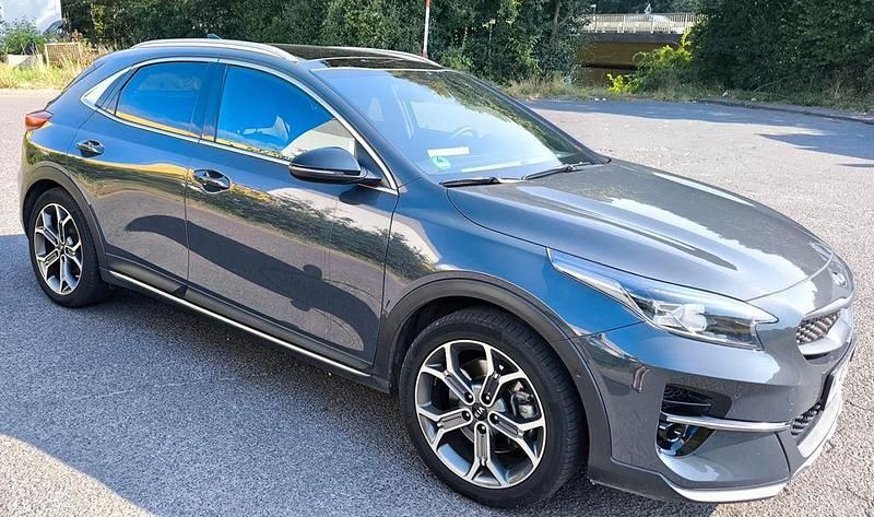 Grau Gebraucht 2020 Kia XCeed Xdition SUV | 21.700 € (Fairer Preis) - Bild 1/4