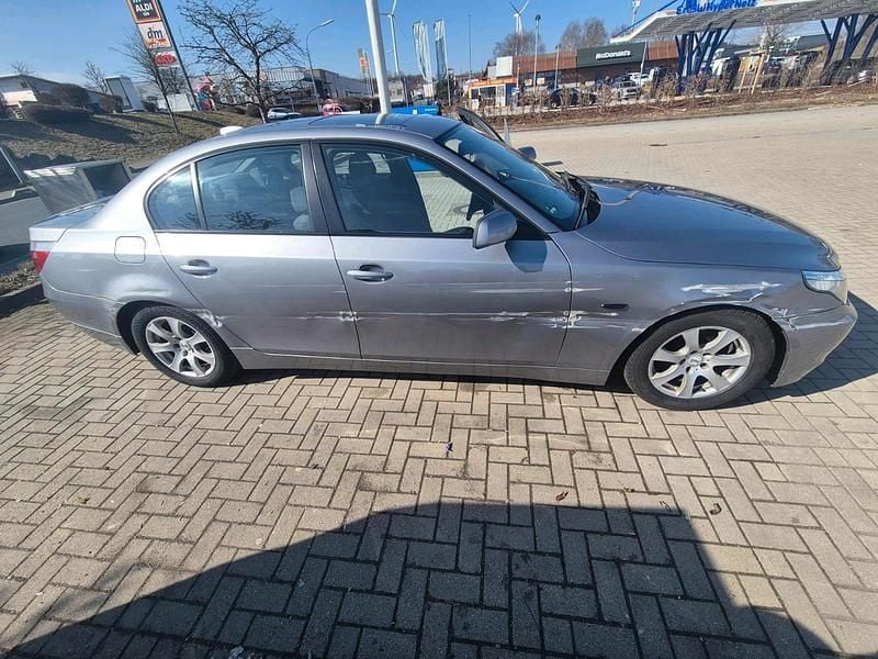 Gebraucht BMW 520 170 PS (125 kW) 2005 Gold Limousine