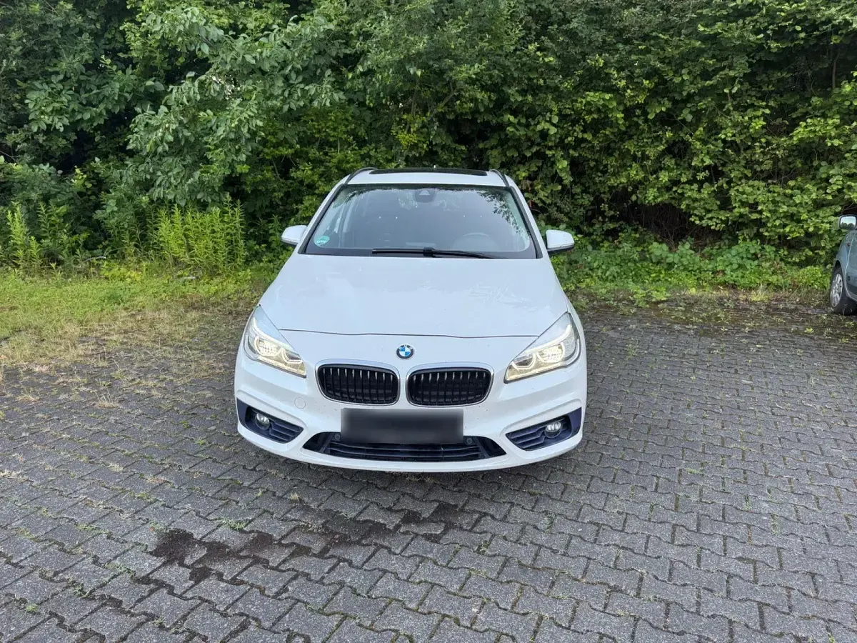 Gebraucht BMW 218 Active Tourer Sport Line 150 PS (110 kW) 2017 Weiß Van / Kleinbus